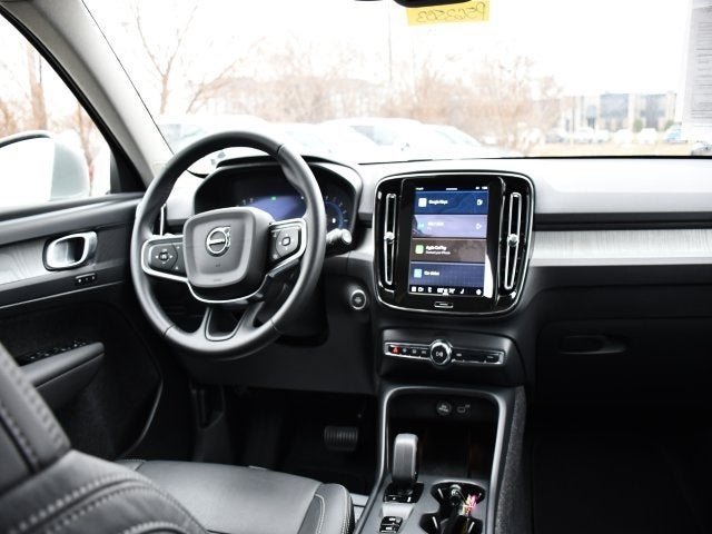 2025 Volvo XC40 B5 Core