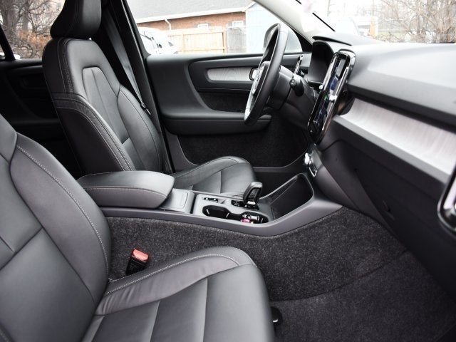 2025 Volvo XC40 B5 Core