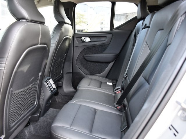 2025 Volvo XC40 B5 Core