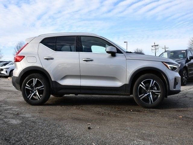 2025 Volvo XC40 B5 Core
