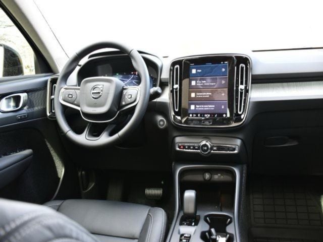 2025 Volvo XC40 B5 Core