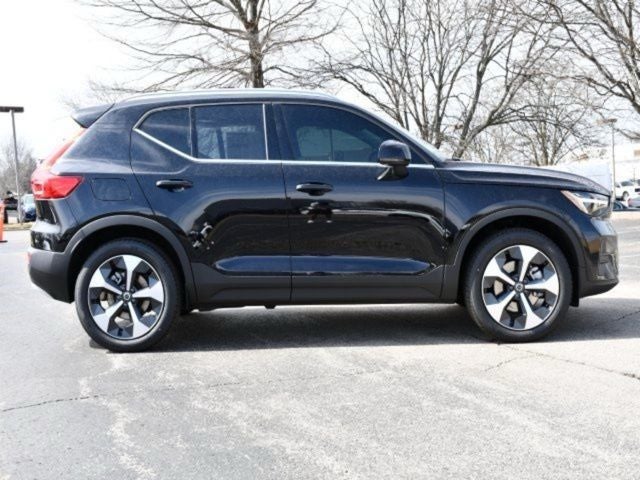 2025 Volvo XC40 B5 Core