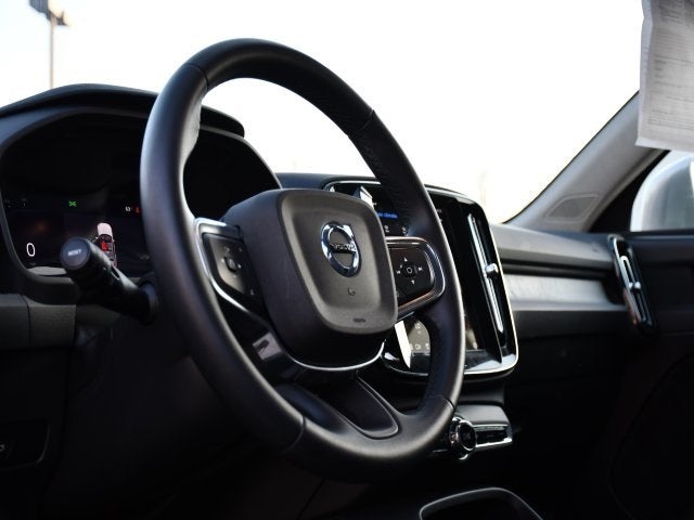 2025 Volvo XC40 B5 Core