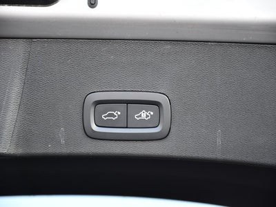 2025 Volvo XC40 B5 Core