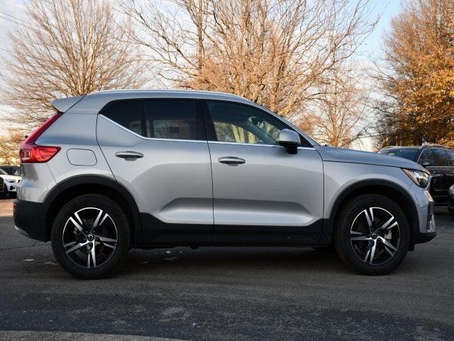 2025 Volvo XC40 B5 Core