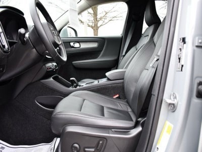 2025 Volvo XC40 B5 Core