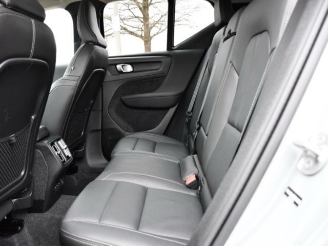 2025 Volvo XC40 B5 Core