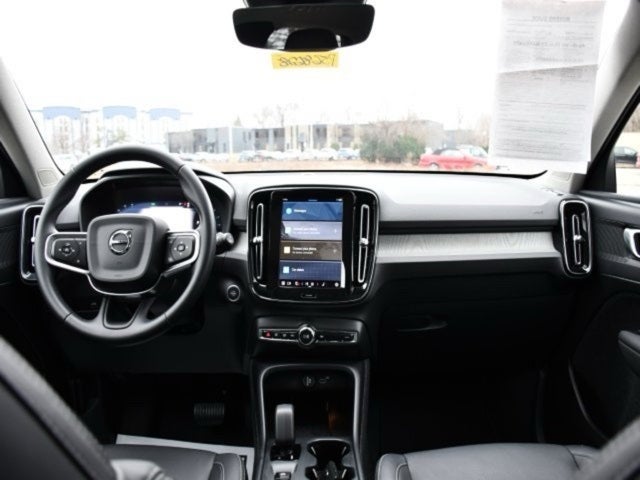 2025 Volvo XC40 B5 Core