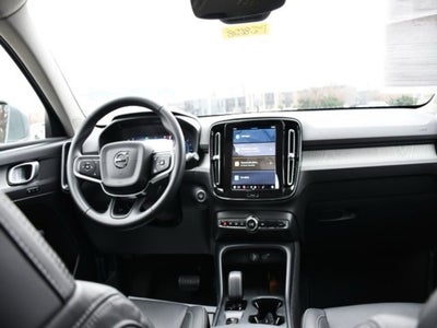 2025 Volvo XC40 B5 Core