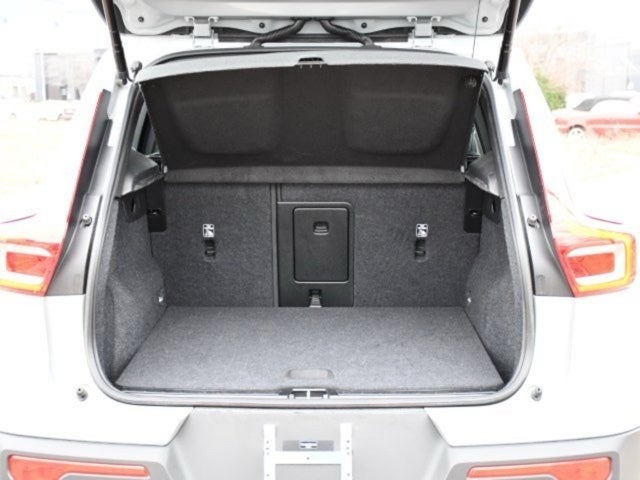 2025 Volvo XC40 B5 Core