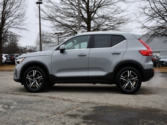 2025 Volvo XC40 B5 Core