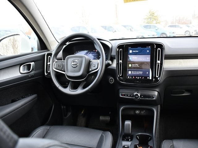 2025 Volvo XC40 B5 Core