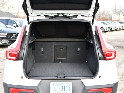 2025 Volvo XC40 B5 Core