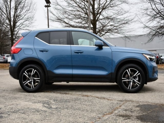 2025 Volvo XC40 B5 Core