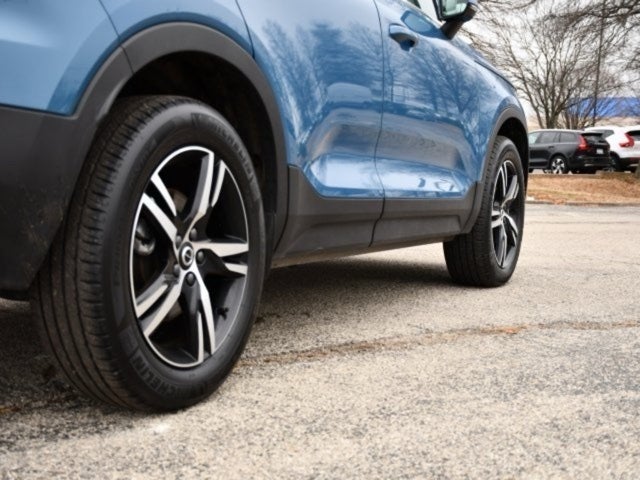 2025 Volvo XC40 B5 Core