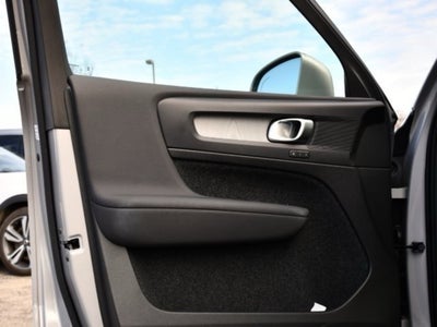 2025 Volvo XC40 B5 Core