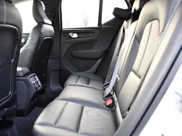 2025 Volvo XC40 B5 Core