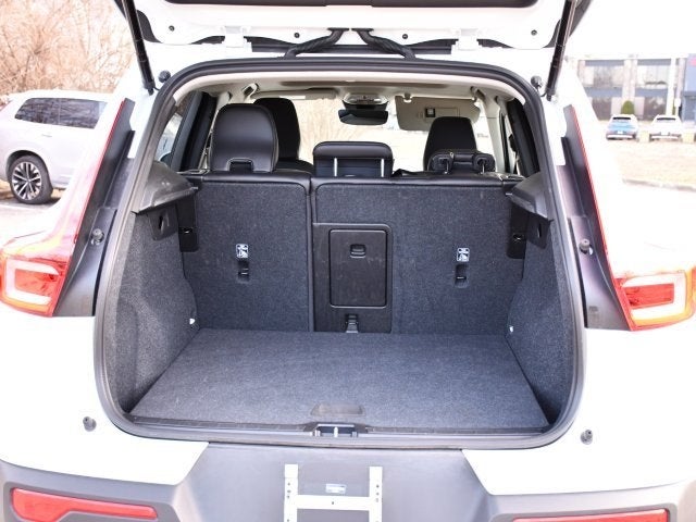 2025 Volvo XC40 B5 Core