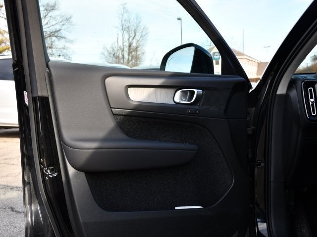 2025 Volvo XC40 B5 Core