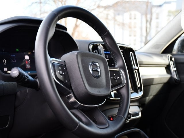 2025 Volvo XC40 B5 Core