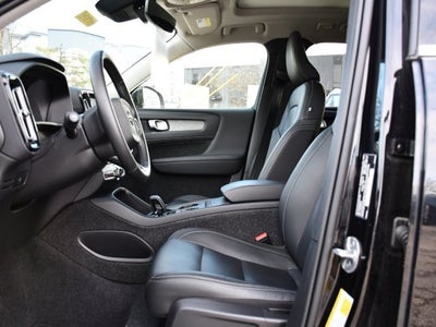 2025 Volvo XC40 B5 Core