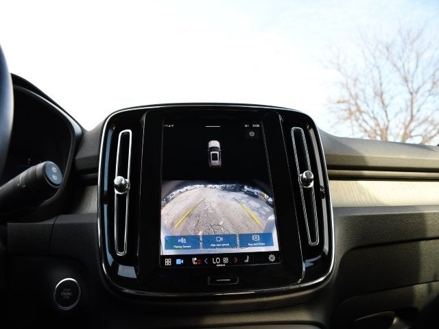 2025 Volvo XC40 B5 Core