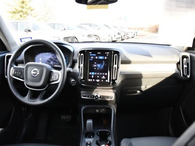 2025 Volvo XC40 B5 Core