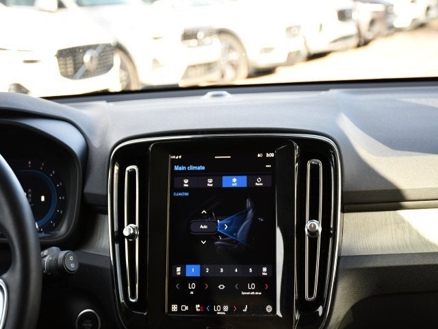 2025 Volvo XC40 B5 Core