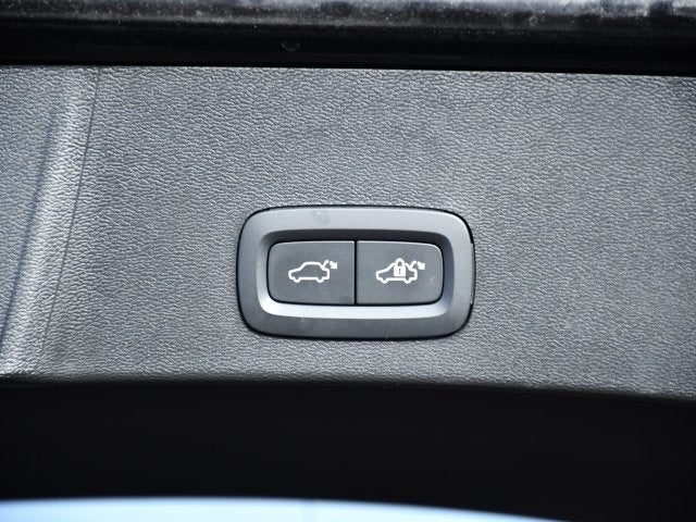 2025 Volvo XC40 B5 Core