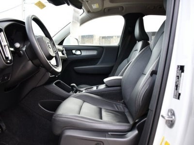 2025 Volvo XC40 B5 Core