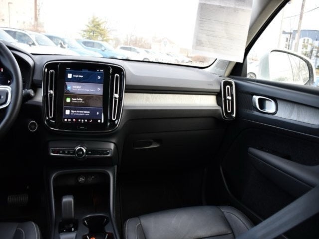 2025 Volvo XC40 B5 Core