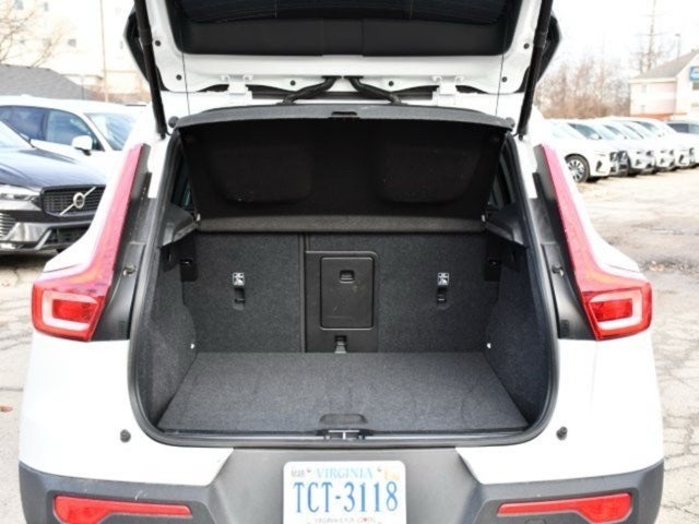 2025 Volvo XC40 B5 Core