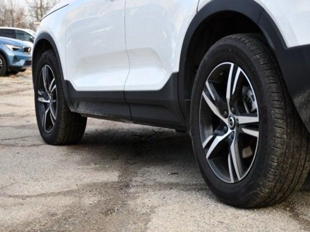 2025 Volvo XC40 B5 Core