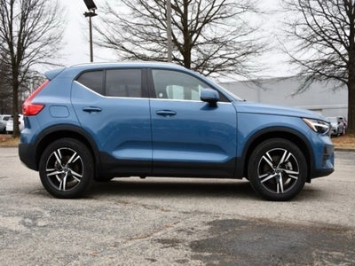 2025 Volvo XC40 B5 Core
