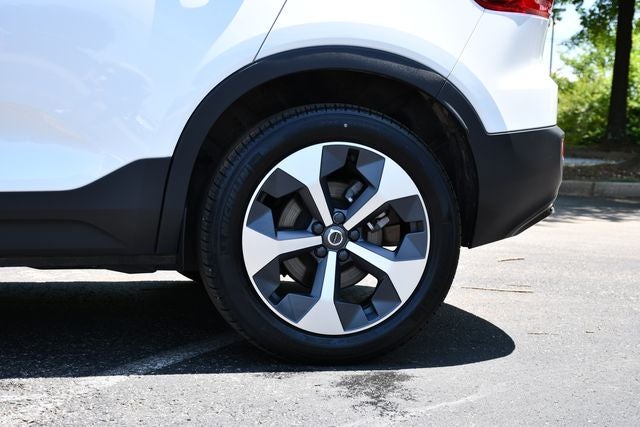 2023 Volvo XC40 B5 Plus Dark Theme