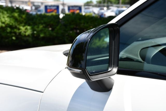 2023 Volvo XC40 B5 Plus Dark Theme