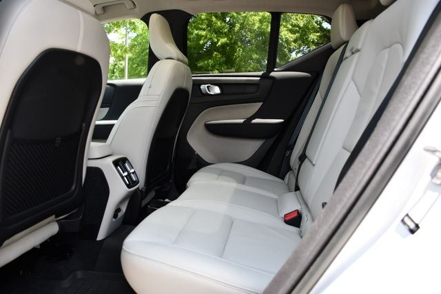 2023 Volvo XC40 B5 Plus Dark Theme
