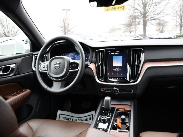 2025 Volvo V60 Cross Country B5 Plus