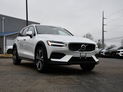 2025 Volvo V60 Cross Country B5 Plus