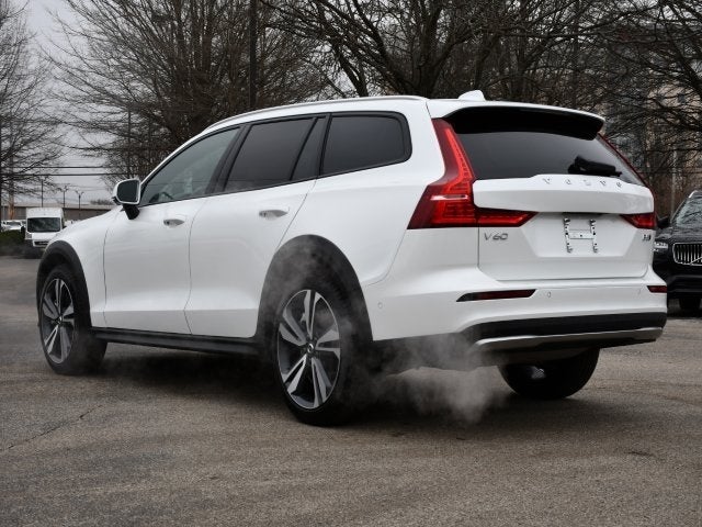 2025 Volvo V60 Cross Country B5 Plus