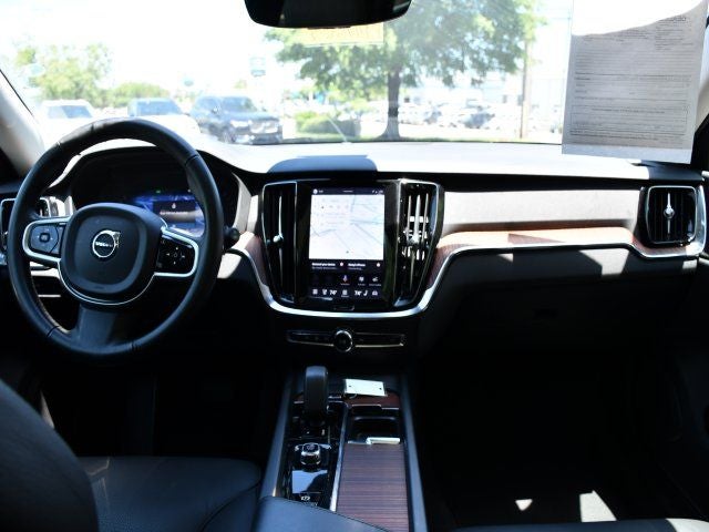 2025 Volvo V60 Cross Country B5 Plus