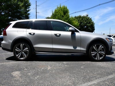 2025 Volvo V60 Cross Country B5 Plus