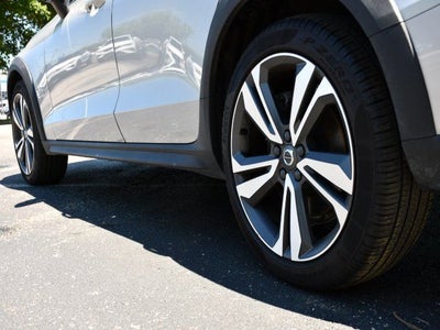 2025 Volvo V60 Cross Country B5 Plus