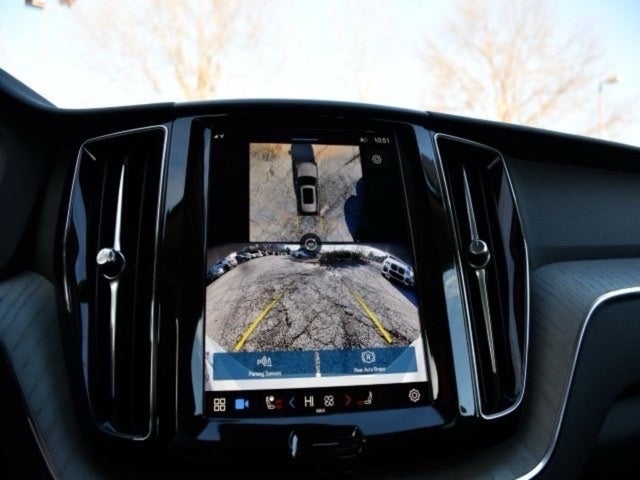 2025 Volvo XC60 B5 Plus