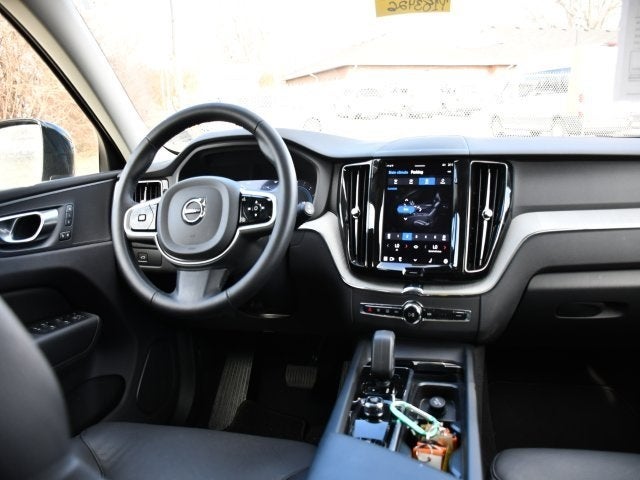 2025 Volvo XC60 B5 Plus