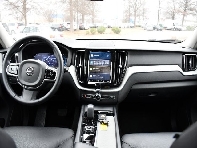 2025 Volvo XC60 B5 Plus