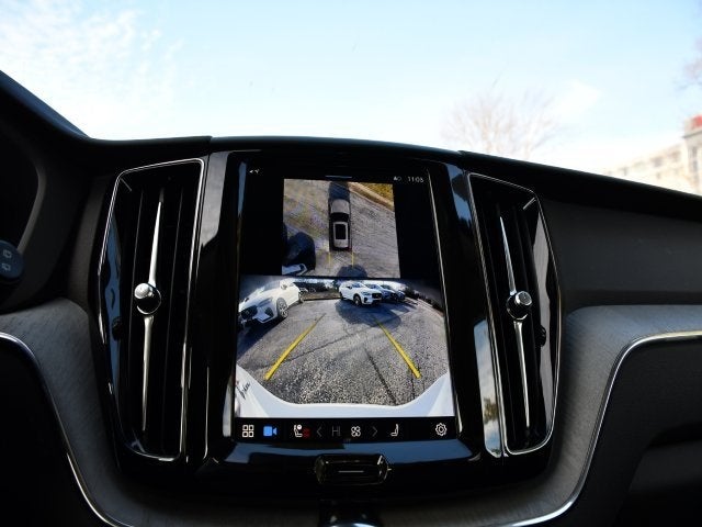 2025 Volvo XC60 B5 Plus