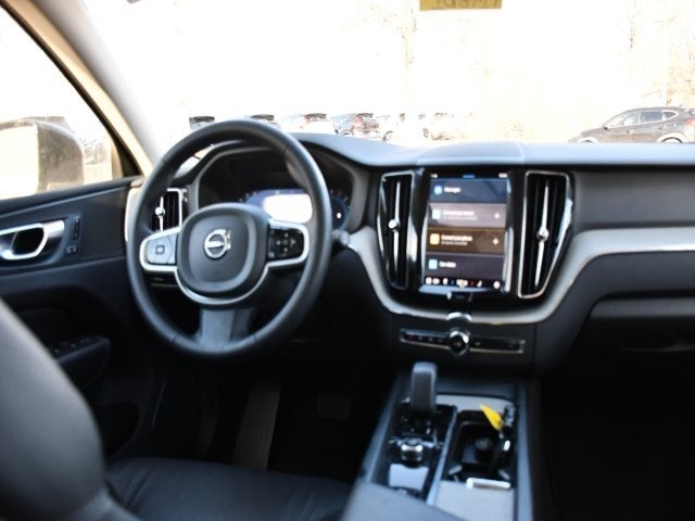 2025 Volvo XC60 B5 Plus