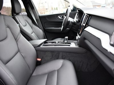 2025 Volvo XC60 B5 Plus