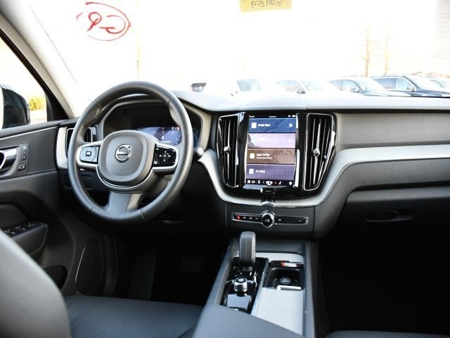 2025 Volvo XC60 B5 Plus